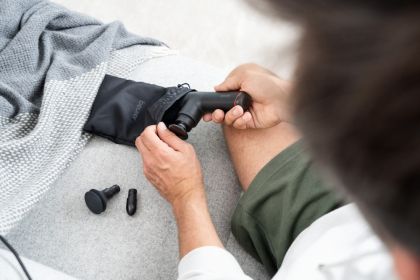 Масажор Beurer MG 79 SENSITIVE Deep tissue massager- 3 intensity levels, 3 massage attachments, Lithium-ion battery life up to 3h, LED lights, storage bag