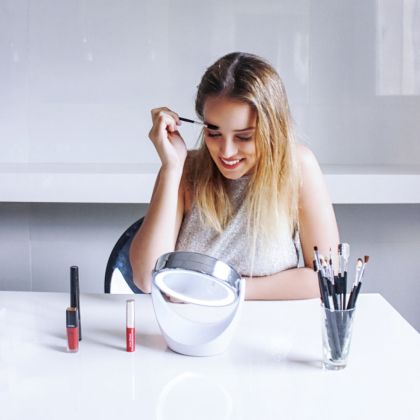 Козметично огледало Beurer BS 49 lluminated cosmetic mirror; 12 LEDs; 5 x zoom; 2 mirrors; 11 cm