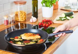 Комплект тигани и тенджери Tefal G713SB45, DAILY COOK Set 11 pcs (Saucepan 16 w/o lid, stewpot 20/24+lids, frypan 28, 5 tools)