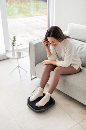 Масажор Beurer FM 70 Soothing Shiatsu foot and back massage; Heat function; 18 Shiatsu massage heads; 3 massage speeds; Removable and washable cover