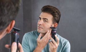 Машинка за бръснене Beurer MN8X rotary shaver, 360° flexible shaver head, Magnetic fixation, LED display, Waterproof (IPX7), Quick-charge function  (10 min OT; 5 min CT), Incl. charger and storage station, protective cap and cleaning brush