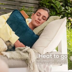 Термоподложка Beurer HK 77 Heaty cashmere-creme; lithium-ion battery; Soft velvet cushion cover machine-washable at 30°C; 3 temperature settings; Fast heating; BSS; 45(L)x45(W) cm